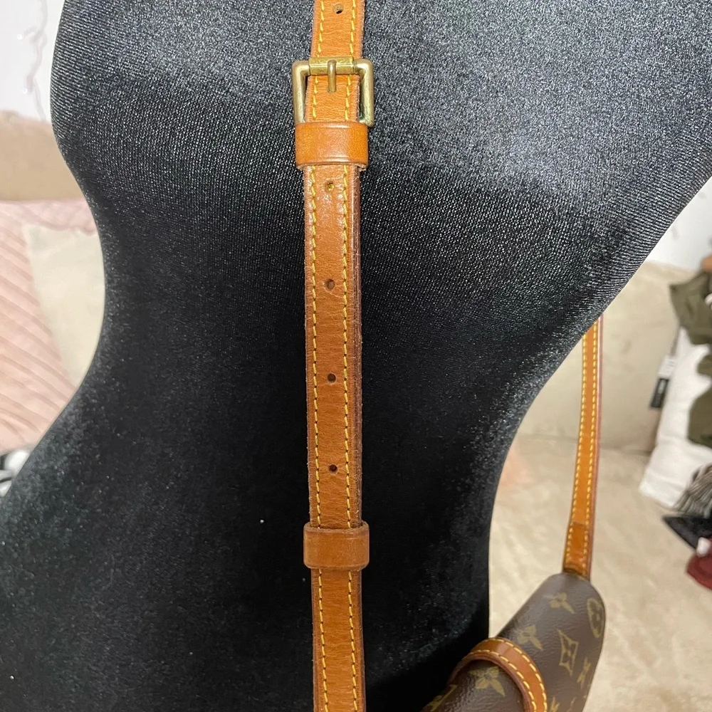 Louis Vuitton Chantilly crossbody bag - Picture 4 of 14